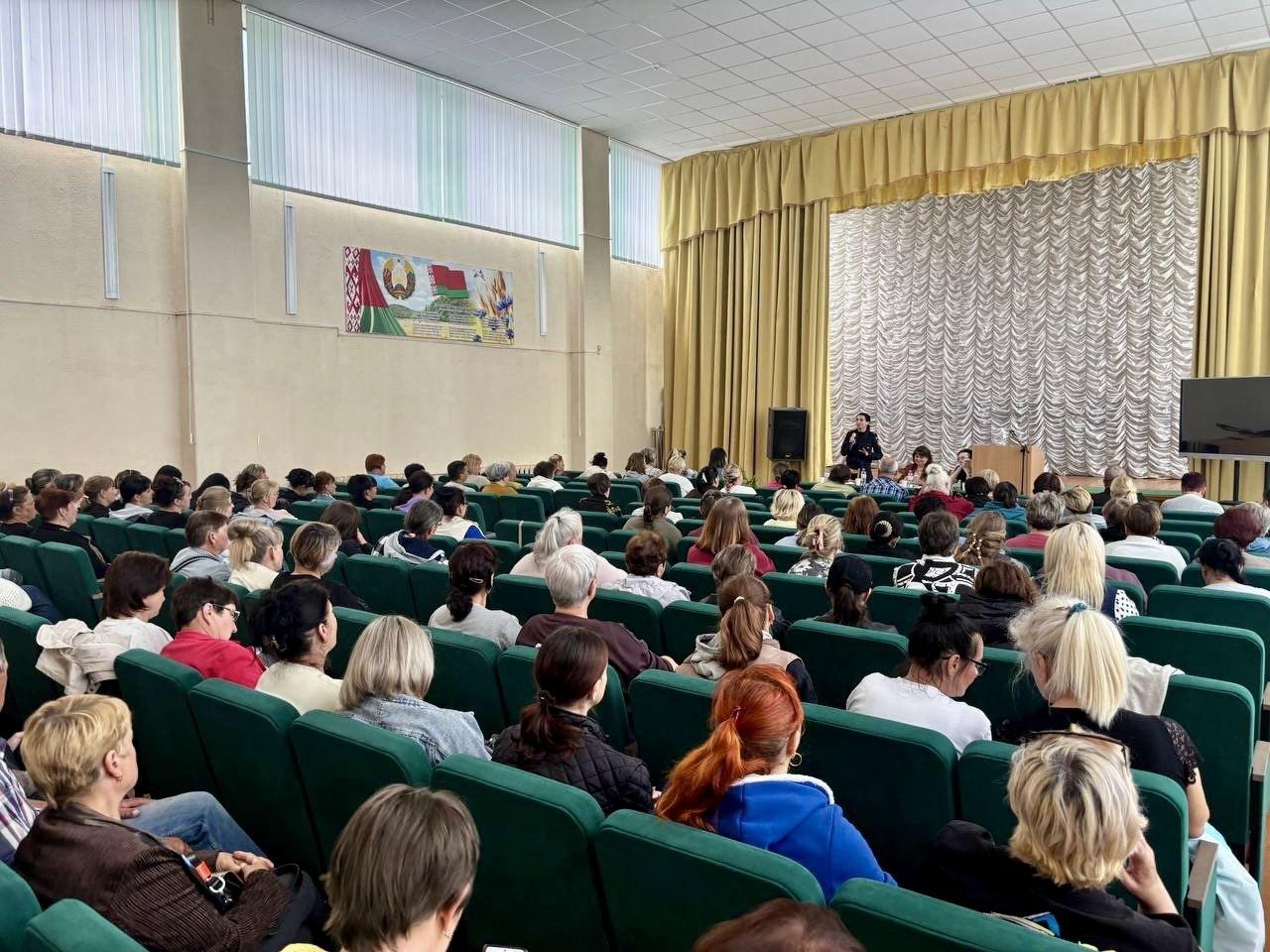 В ТЦСОН Калинковичского района 16 июня 2026 года в рамках школы социального работника проведена учёба для трудового коллектива. В ТЦСОН Калинковичского района 16 июня 2026 года в рамках школы социального работника проведена учёба для трудового коллектива.